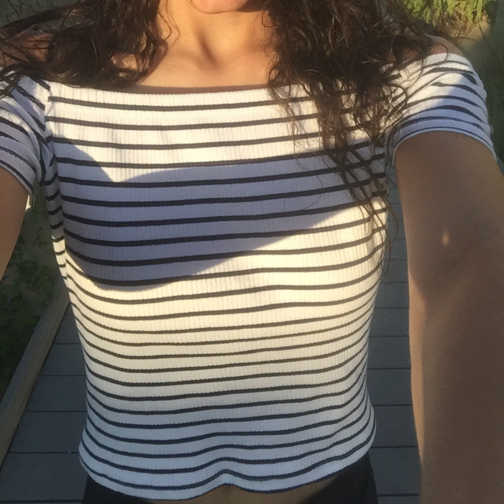 H&M divided navy blue and white crop top
